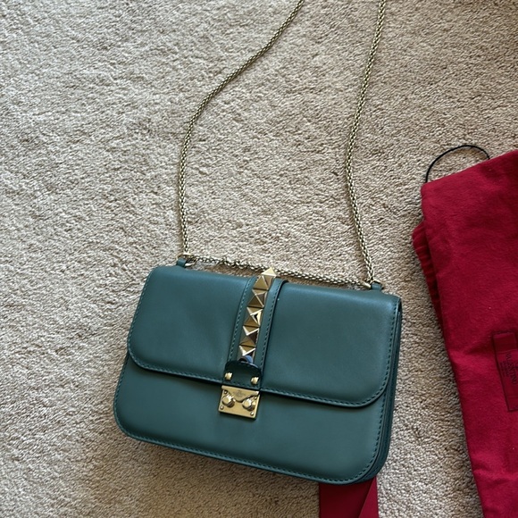 VALENTINO Green Pebbled Leather Rockstud Glam Lock Medium Flap Bag - Picture 4 of 10